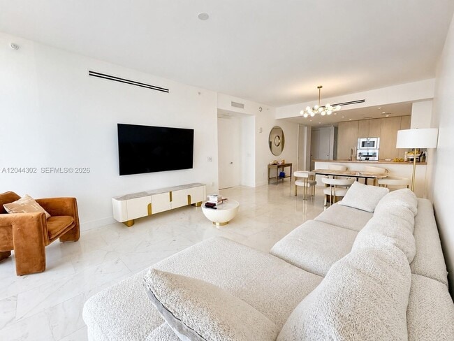 Building Photo - 15701 Collins Ave