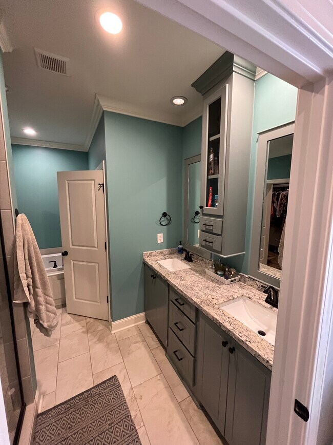 Building Photo - 837 Longleaf Circle-