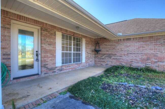 Building Photo - Hawthorne Glenn Fairhope!