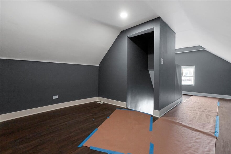 Building Photo - 2108 S Homan Ave