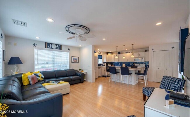 Building Photo - 136 Joseph St