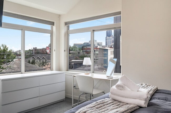 Building Photo - 1308 E Marion St