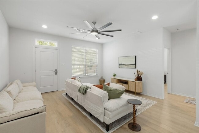 Building Photo - 226 Richards St