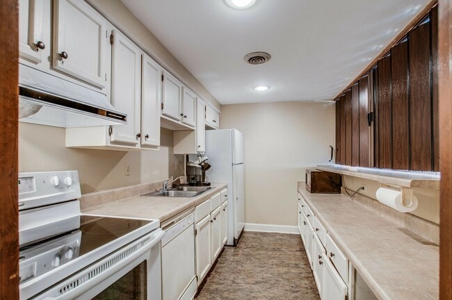 Building Photo - Awesome 2BE/2BA condominium at Lions Head!