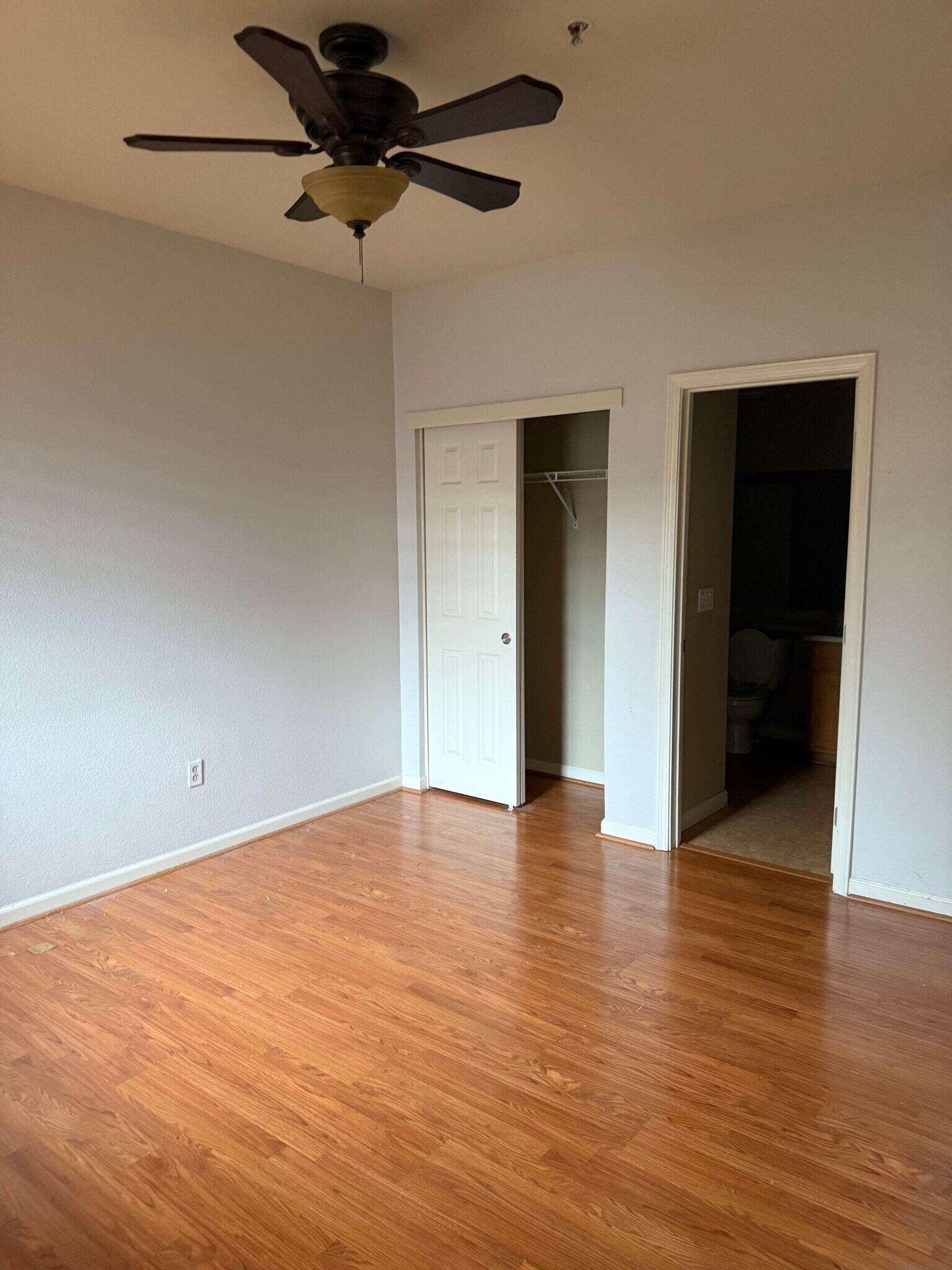 Building Photo - 5201 Laguna Oaks Dr