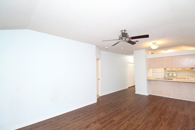 Building Photo - Charming 2BD/2BA Cottage in the Cottages a...