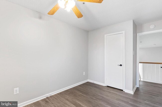 Building Photo - 7820 Somerset Ct