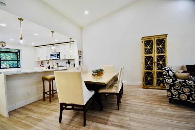 Building Photo - 7917 La Mirada Dr