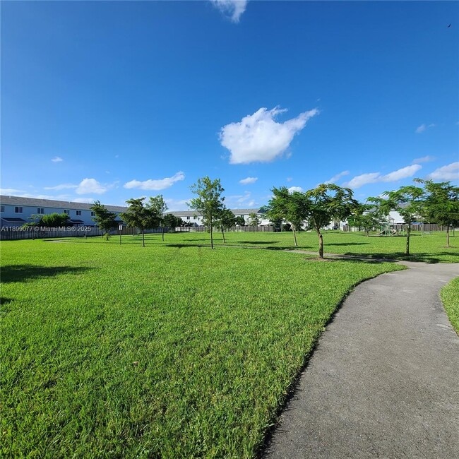 Building Photo - 452 NW 12th Pl