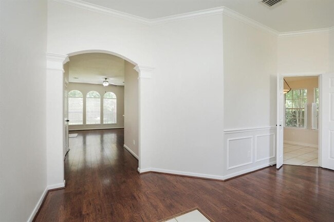 Building Photo - 25215 Aughton Dr
