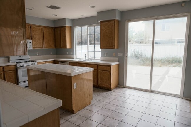 Building Photo - 1605 Snow Ave