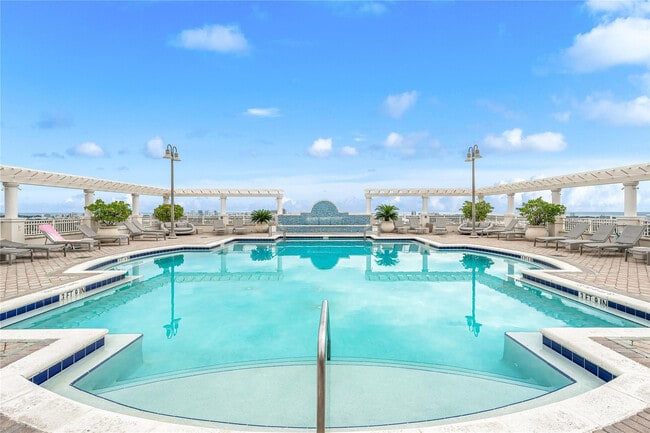 Building Photo - 511 SE 5 Ave