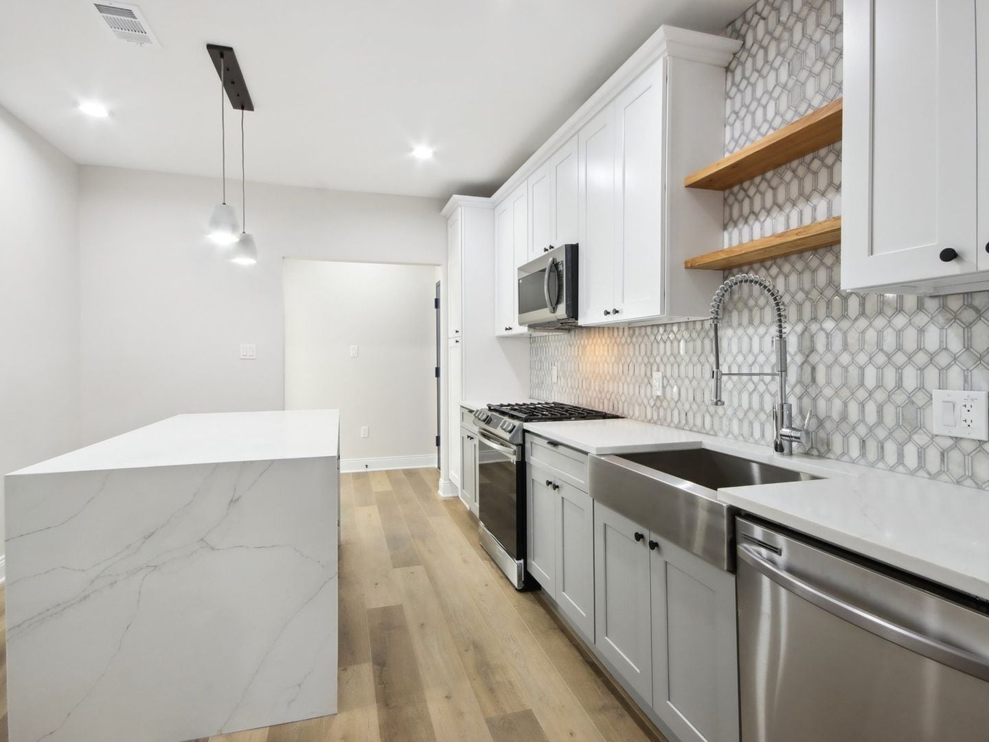 Building Photo - 1904 Calumet St