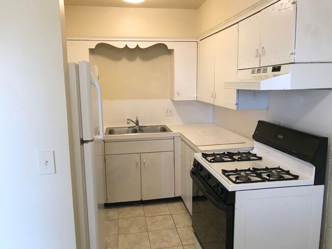 Building Photo - 2 br, 1 bath House - 1731 NW 32nd Unit 10