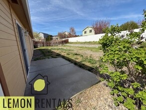 Building Photo - Three bedroom 2 bath house for rent