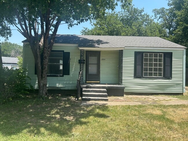 Building Photo - Discover the perfect home!