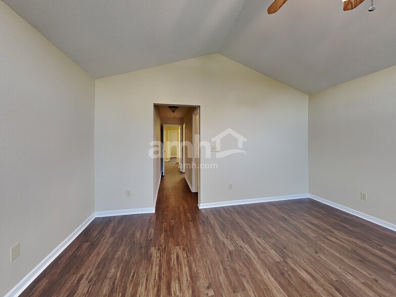 Building Photo - 7457 Kidwell Dr