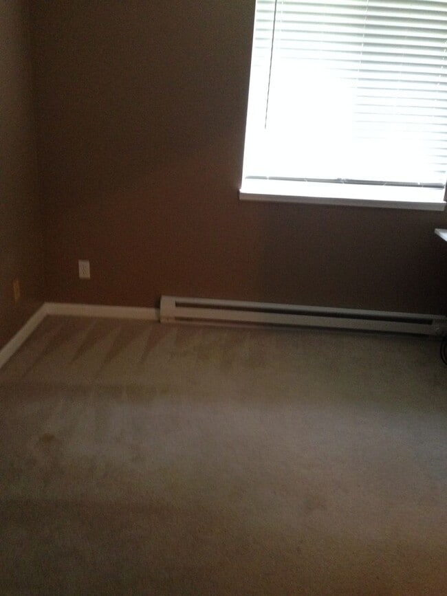 Building Photo - 2 bedroom