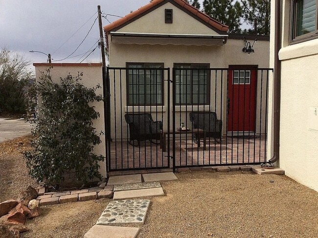 Building Photo - 304 Nevada Way