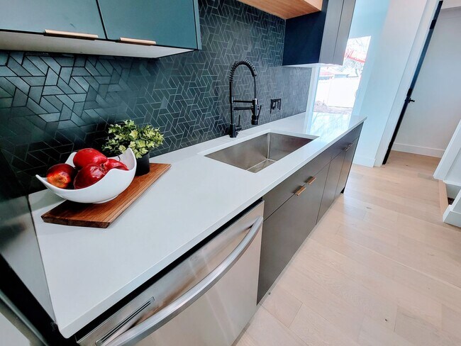 Building Photo - ABSOLUTELY UNBELIEVABLE NEW HIGH END CUSTO...