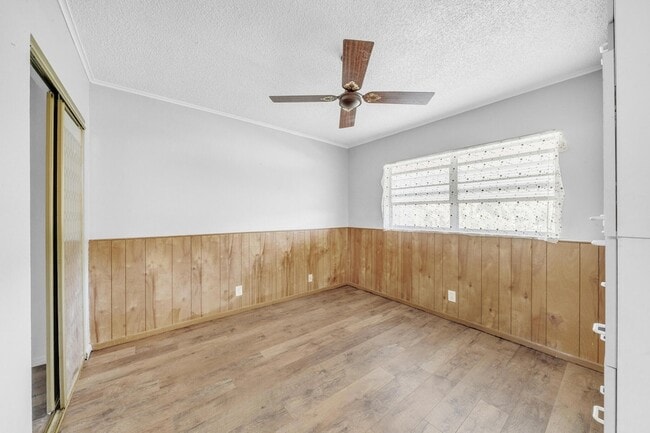 Building Photo - 1035 Country Club Dr
