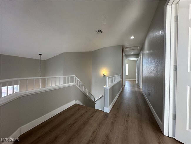 Building Photo - 6987 Wineberry Dr