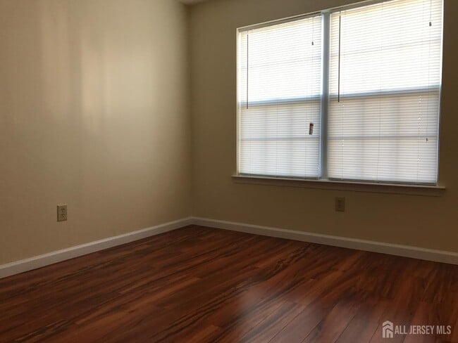 Building Photo - 601 Hampshire Dr