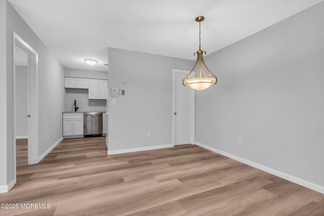 Building Photo - 213 Main St