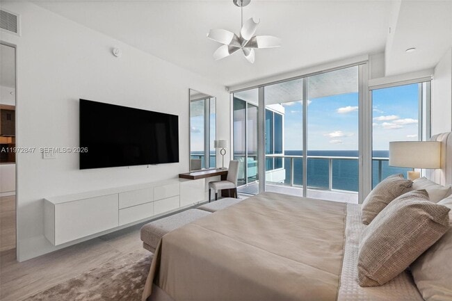 Building Photo - 100 South Pointe Dr