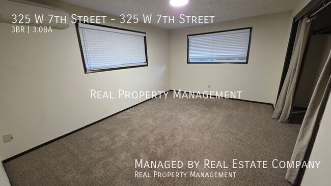 Building Photo - 325 W 7th St