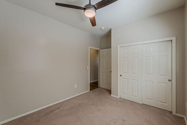 Building Photo - Modern 4 Bed Tucson Rental with Spacious K...