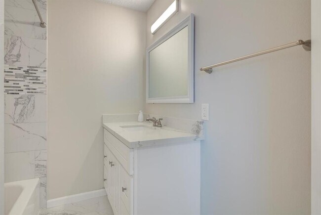 Building Photo - 1099 Redfish St