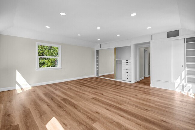 Building Photo - 414 Hilgard Ave