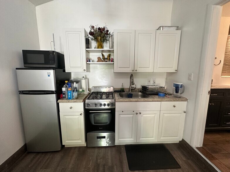 Building Photo - 5619 N Miami Ave