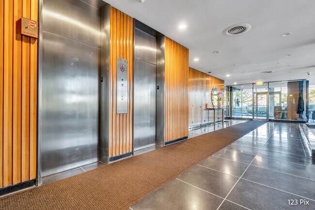 Building Photo - 3900 N Lake Shore Dr