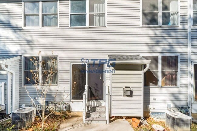 Building Photo - 14 Sand Hill Ct