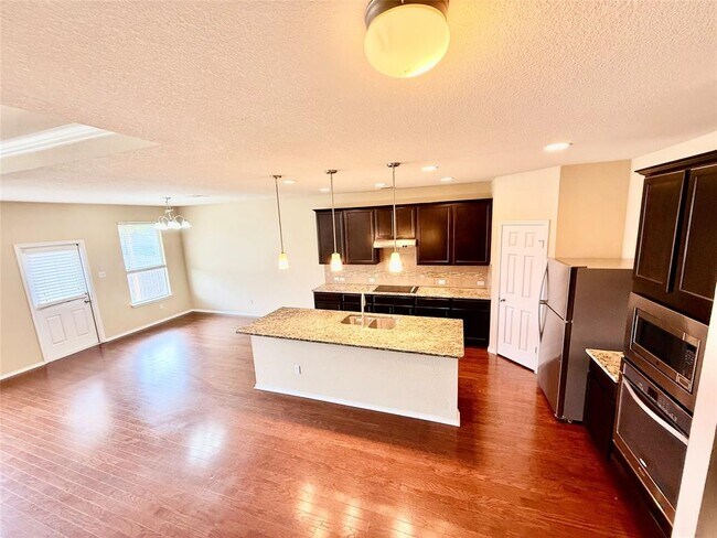 Building Photo - 1223 Daffodil Dr