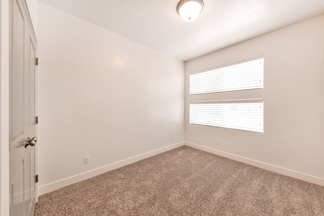 Building Photo - Beautiful Smart Home 3 Bed, 2 bath in Clea...