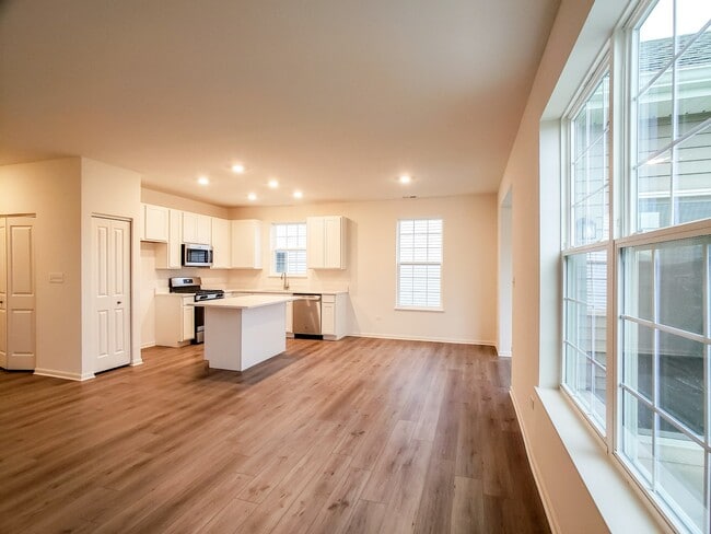 Building Photo - 14347 Clover Ave