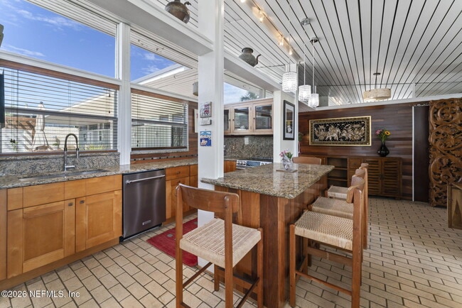 Building Photo - 2337 Seminole Rd