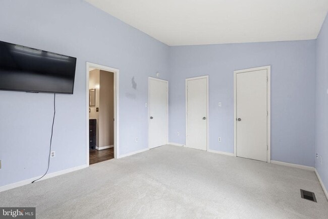 Building Photo - 168 Edinburgh Square