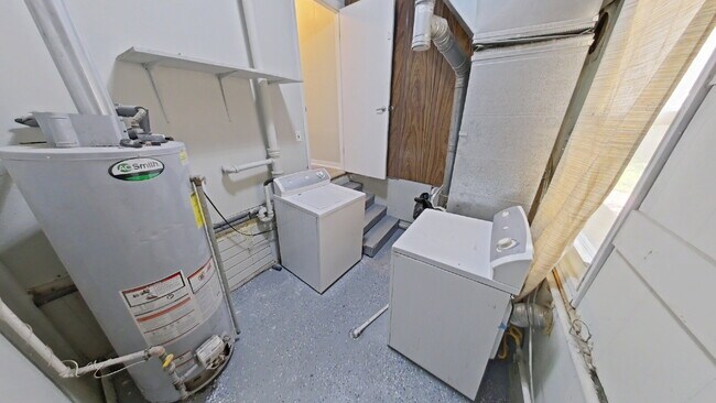 Building Photo - " 2-Bed in Heart of Royal Oak – Cozy 783 Sq Ft Home!"