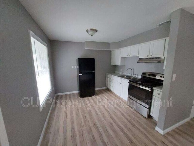 Building Photo - 333 S Steffler St