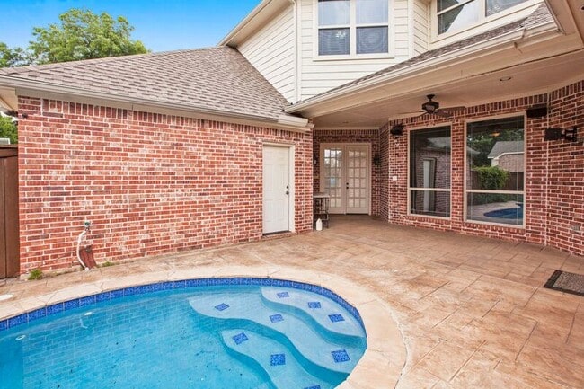 Building Photo - 8100 Rosemont Dr