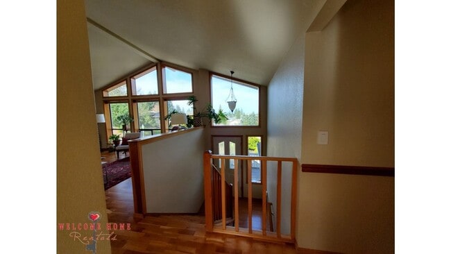 Building Photo - HUGE 5-BEDROOM home with separate BONUS ROOM!!  Large fenced yard!!!