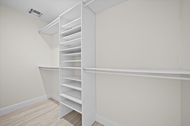 Building Photo - 12831 Shore Dr