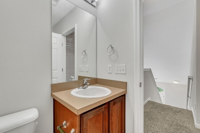 Building Photo - 145 Red Oak Dr
