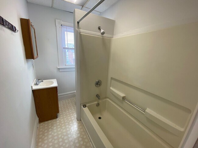 Building Photo - Hunter Ave 1444-1446 MLR (LH2)