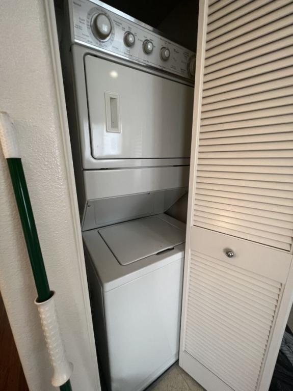 Building Photo - 345 Tesoro Gln