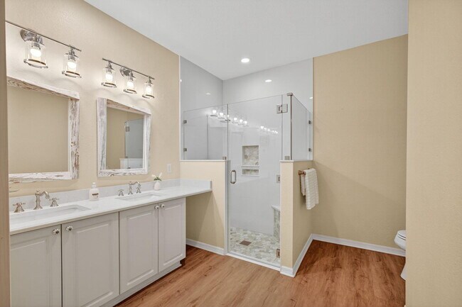 Building Photo - 1827 Pelican Dr